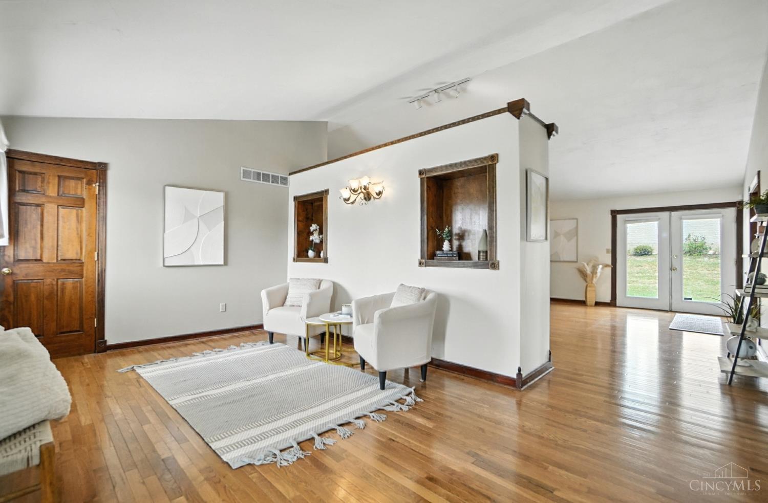 6880 Rackview Road Cincinnati, OH 45248 - Photo 5 of 62 Gallery Image 5