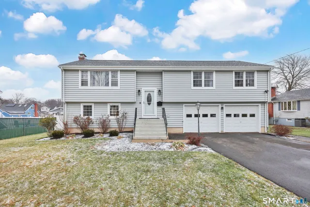 $399,000 | 24 Ridge Crest Circle, Wethersfield, CT 06109
