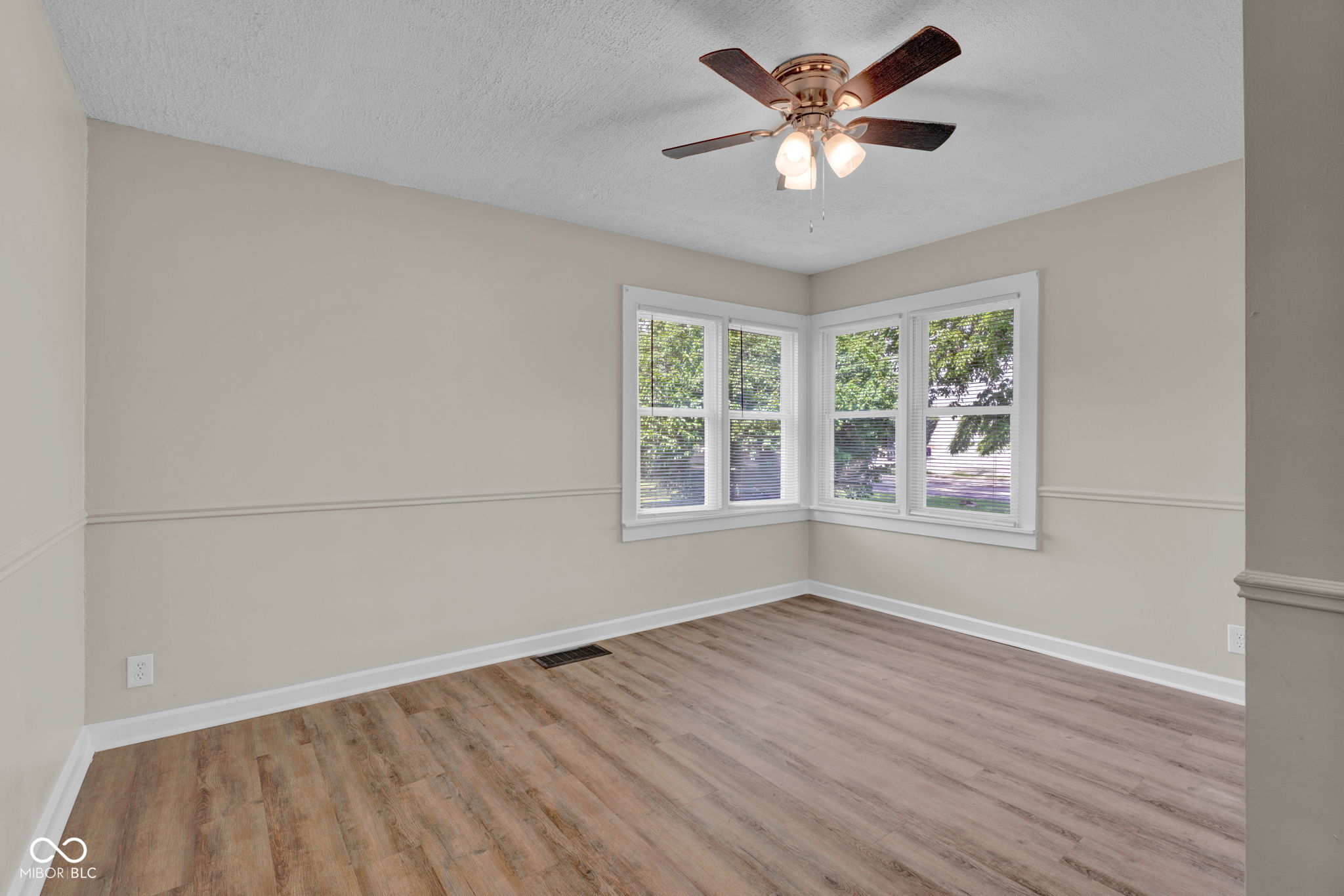 3127 13th Street Columbus, IN 47201 - Photo 12 of 30