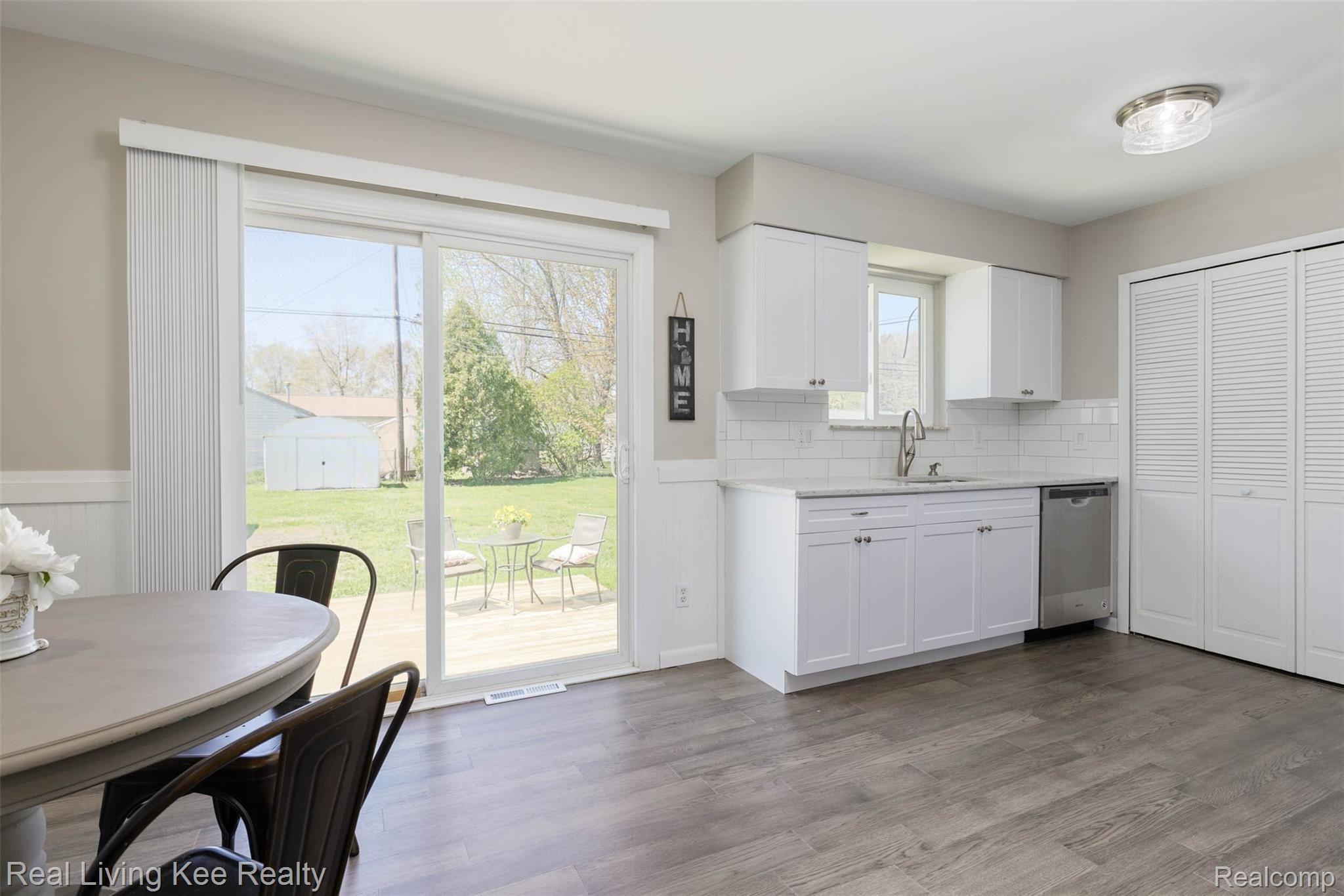 2630 Emmons Avenue Rochester, MI 48307 - Photo 8 of 17 2630 Emmons Ave-10.jpg