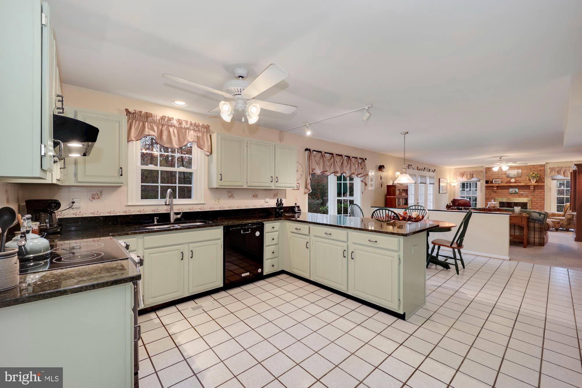 24 Old Sturbridge Road Arnold, MD 21012 - Photo 3 of 36 Kitchen w/ newer appliances & granite countertops