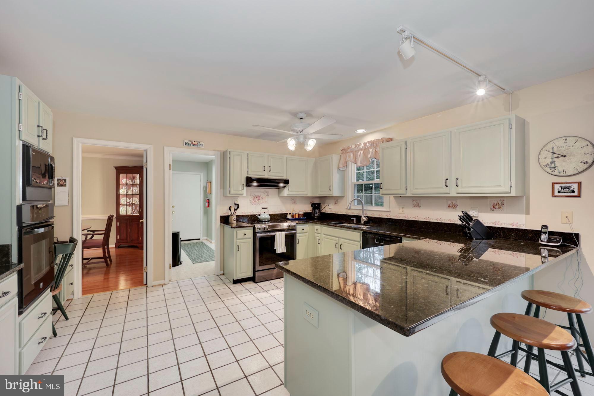 24 Old Sturbridge Road Arnold, MD 21012 - Photo 4 of 36 Kitchen