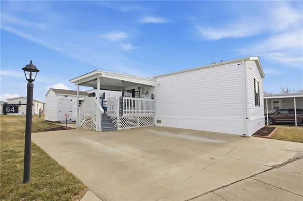 $77,000 | 812 North 8th Street, Unit 64, Mattoon, IL 61938