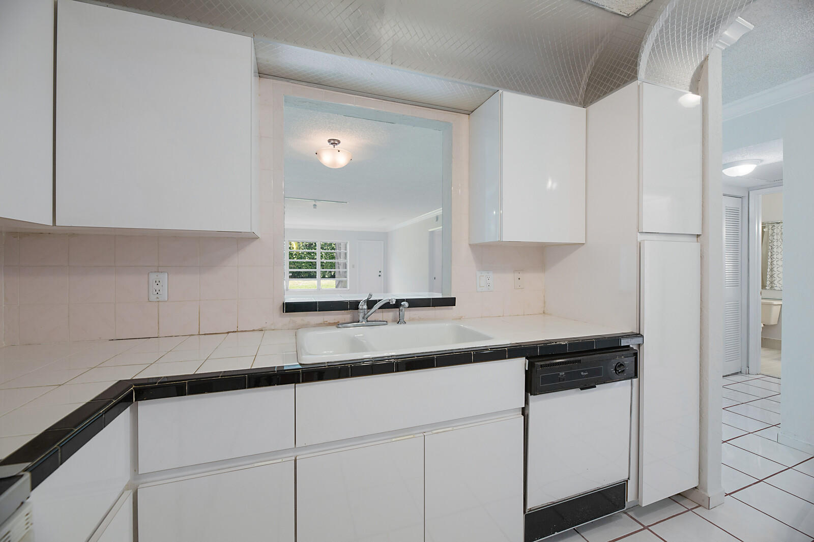 9335 Flynn Circle, Unit 1 Boca Raton, FL 33496 - Photo 14 of 32 Kitchen