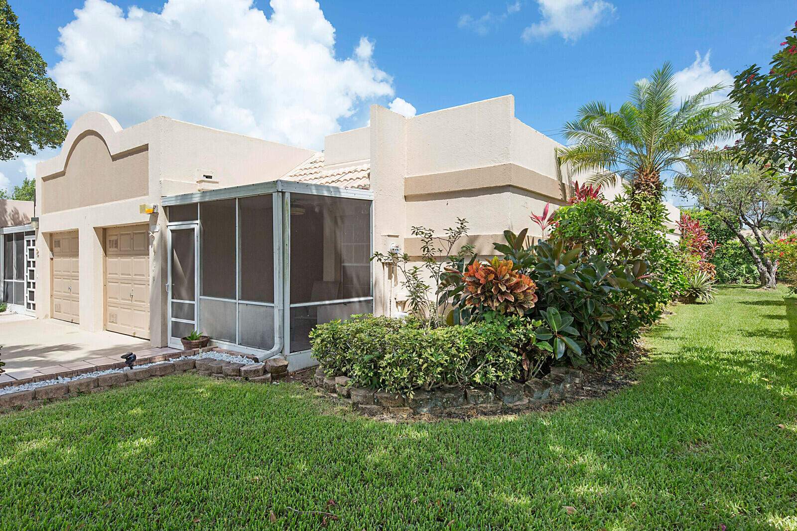 9335 Flynn Circle, Unit 1 Boca Raton, FL 33496 - Photo 3 of 32 End Unit