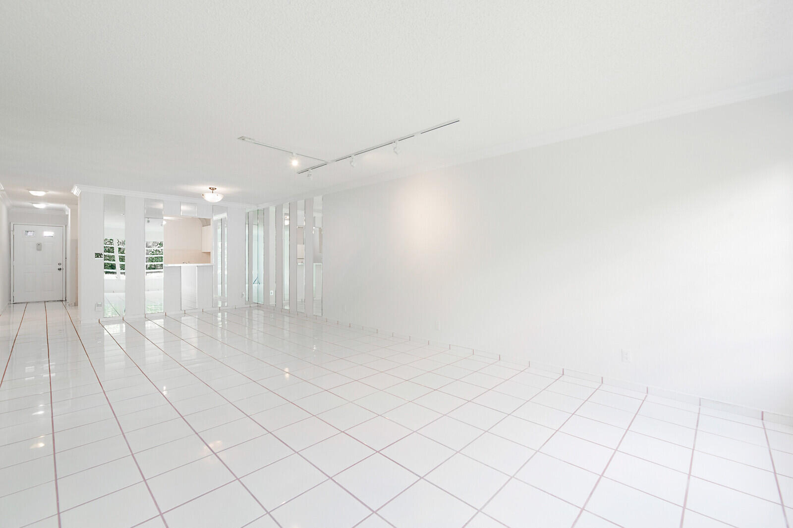 9335 Flynn Circle, Unit 1 Boca Raton, FL 33496 - Photo 7 of 32 Living/Dining Room