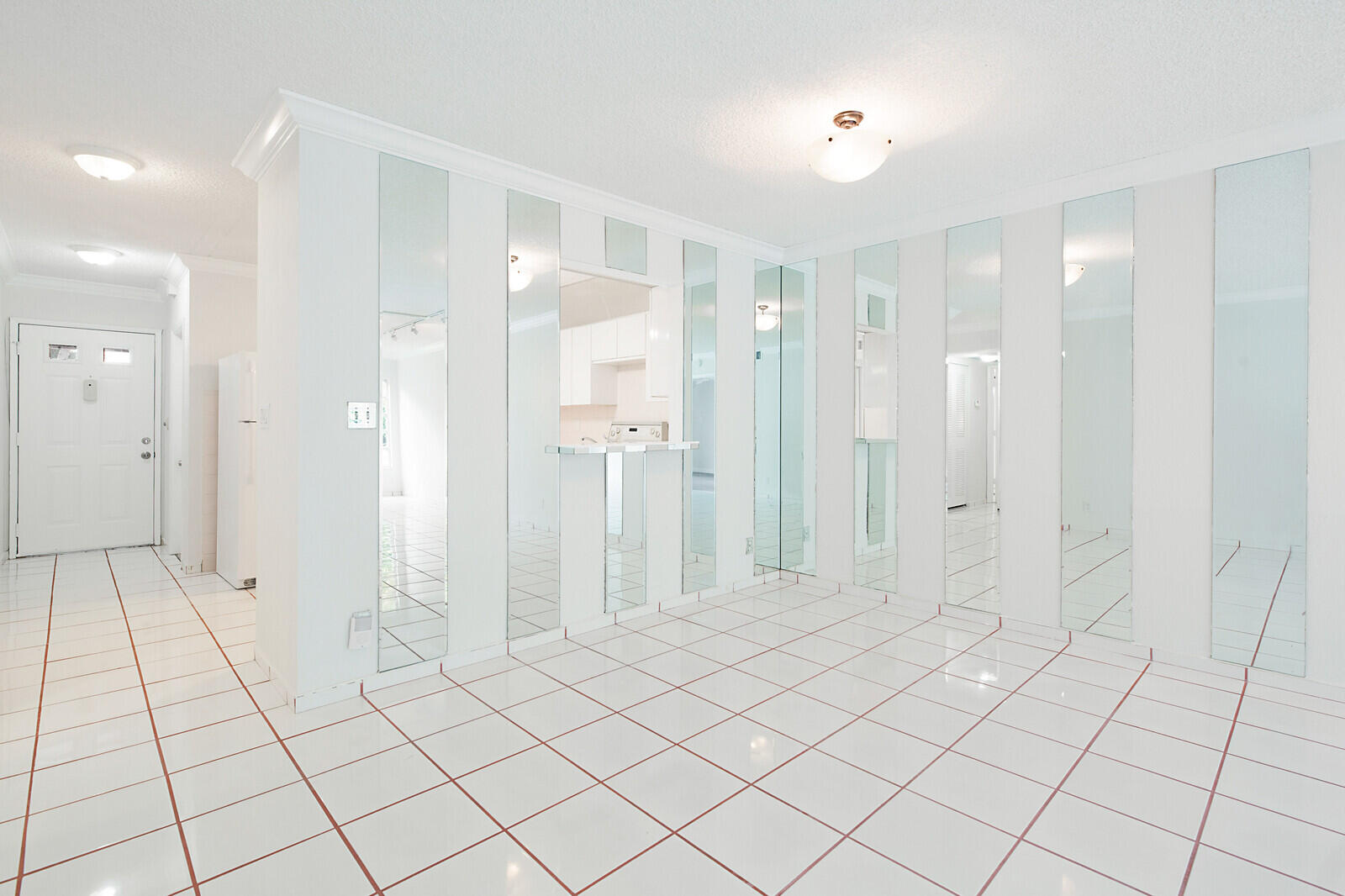 9335 Flynn Circle, Unit 1 Boca Raton, FL 33496 - Photo 9 of 32 Dining Area