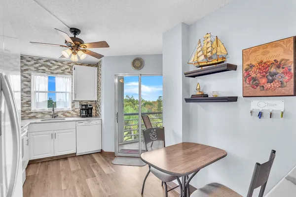 $2,000 | 3959 Via Poinciana, Unit 503, Lake Worth, FL 33467