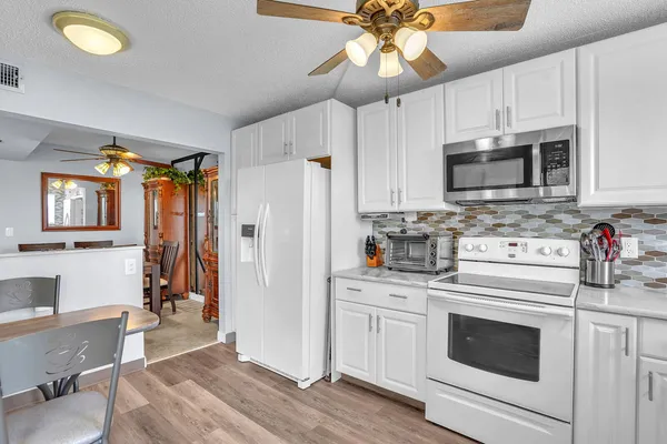 $2,000 | 3959 Via Poinciana, Unit 503, Lake Worth, FL 33467