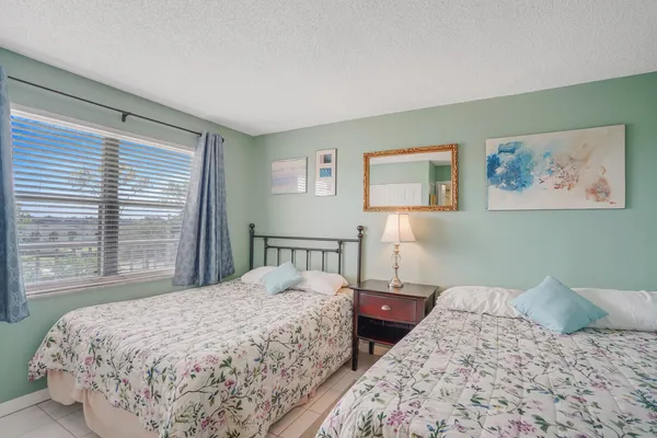 $2,000 | 3959 Via Poinciana, Unit 503, Lake Worth, FL 33467