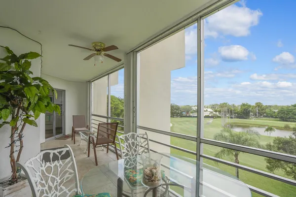 $2,000 | 3959 Via Poinciana, Unit 503, Lake Worth, FL 33467
