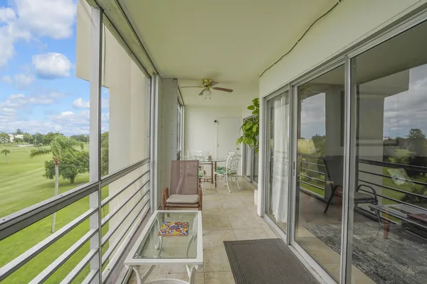 $2,000 | 3959 Via Poinciana, Unit 503, Lake Worth, FL 33467