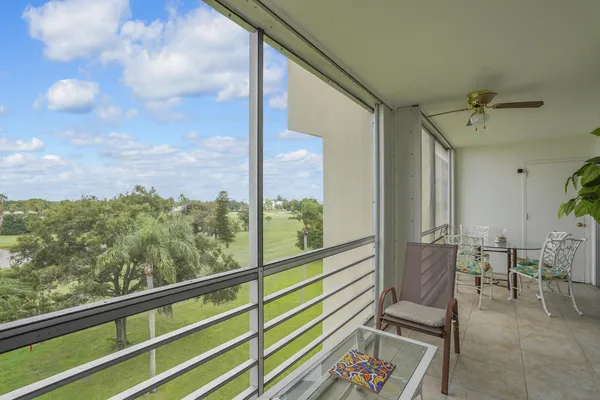 $2,000 | 3959 Via Poinciana, Unit 503, Lake Worth, FL 33467