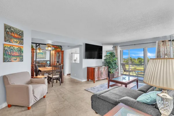 $2,000 | 3959 Via Poinciana, Unit 503, Lake Worth, FL 33467