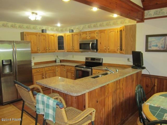 16 Deer Run Road Hawley, PA 18428 - Photo 8 of 33 9 Kitchen (640x480)