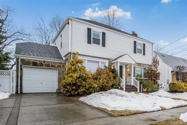 $849,000 | 30 Gifford Avenue, Oceanside, NY 11572