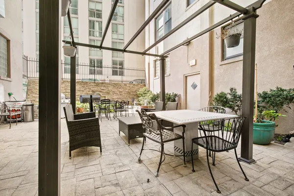$1,895 | 4520 North Clarendon Avenue, Unit 305, Chicago, IL 60640
