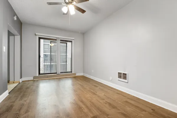 $1,895 | 4520 North Clarendon Avenue, Unit 305, Chicago, IL 60640