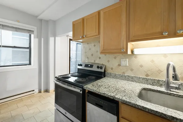 $1,895 | 4520 North Clarendon Avenue, Unit 305, Chicago, IL 60640