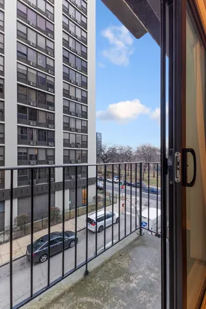 $1,895 | 4520 North Clarendon Avenue, Unit 305, Chicago, IL 60640