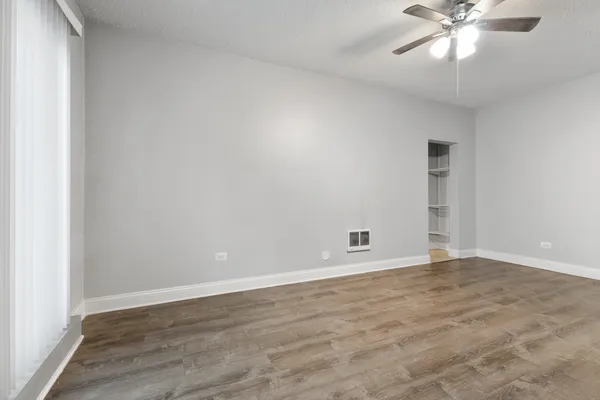 $1,895 | 4520 North Clarendon Avenue, Unit 305, Chicago, IL 60640