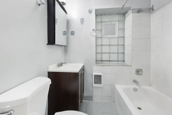 $1,895 | 4520 North Clarendon Avenue, Unit 305, Chicago, IL 60640