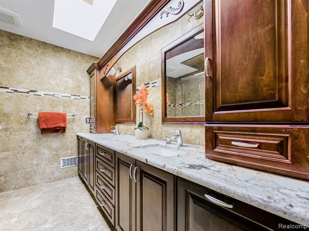 540 Buttercup Court Rochester Hills, MI 48307 - Photo 12 of 20