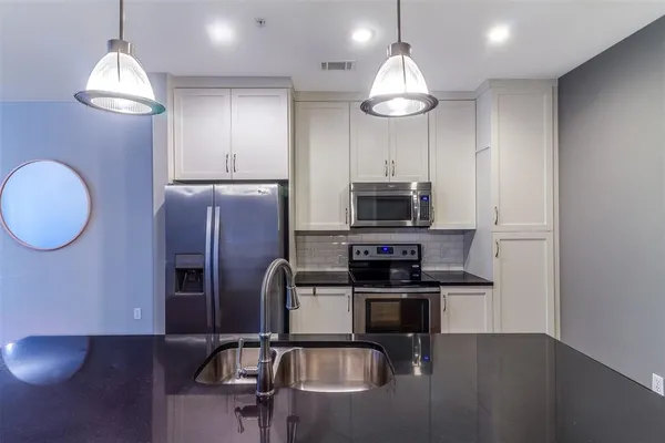 $2,100 | 5609 SMU Boulevard, Unit 305, Dallas, TX 75206