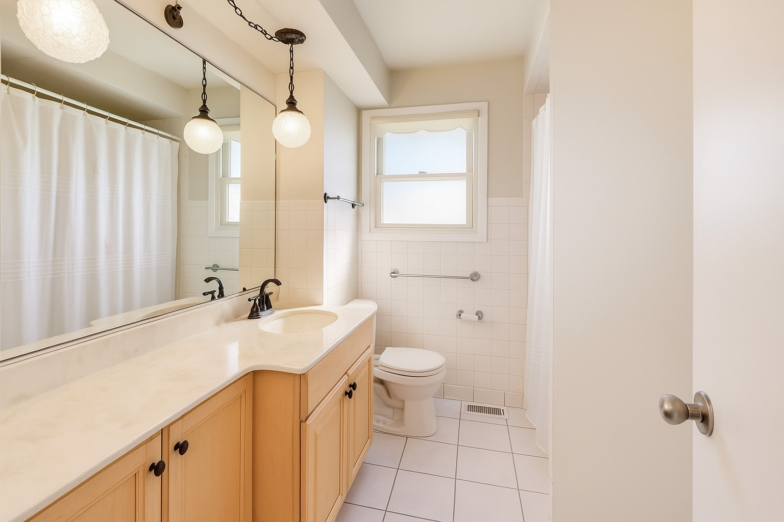 542 Memory Lane Addison, IL 60101 - Photo 10 of 19 Gallery Image 10