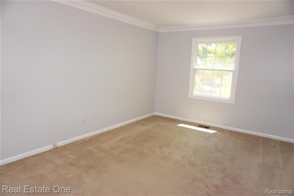 872 Ravine Terrace Drive Rochester Hills, MI 48307 - Photo 14 of 18