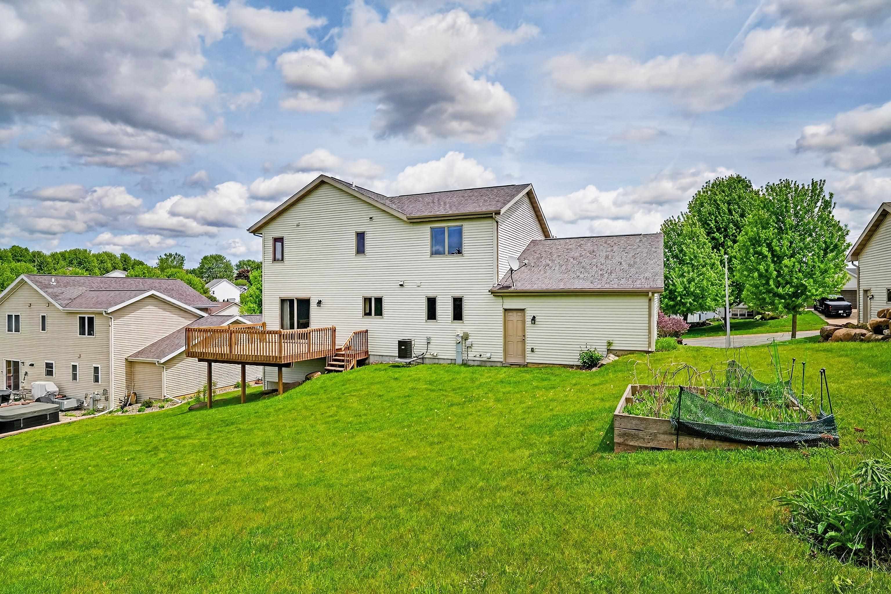705 Stonefield Way Mount Horeb, WI 53572 - Photo 11 of 44