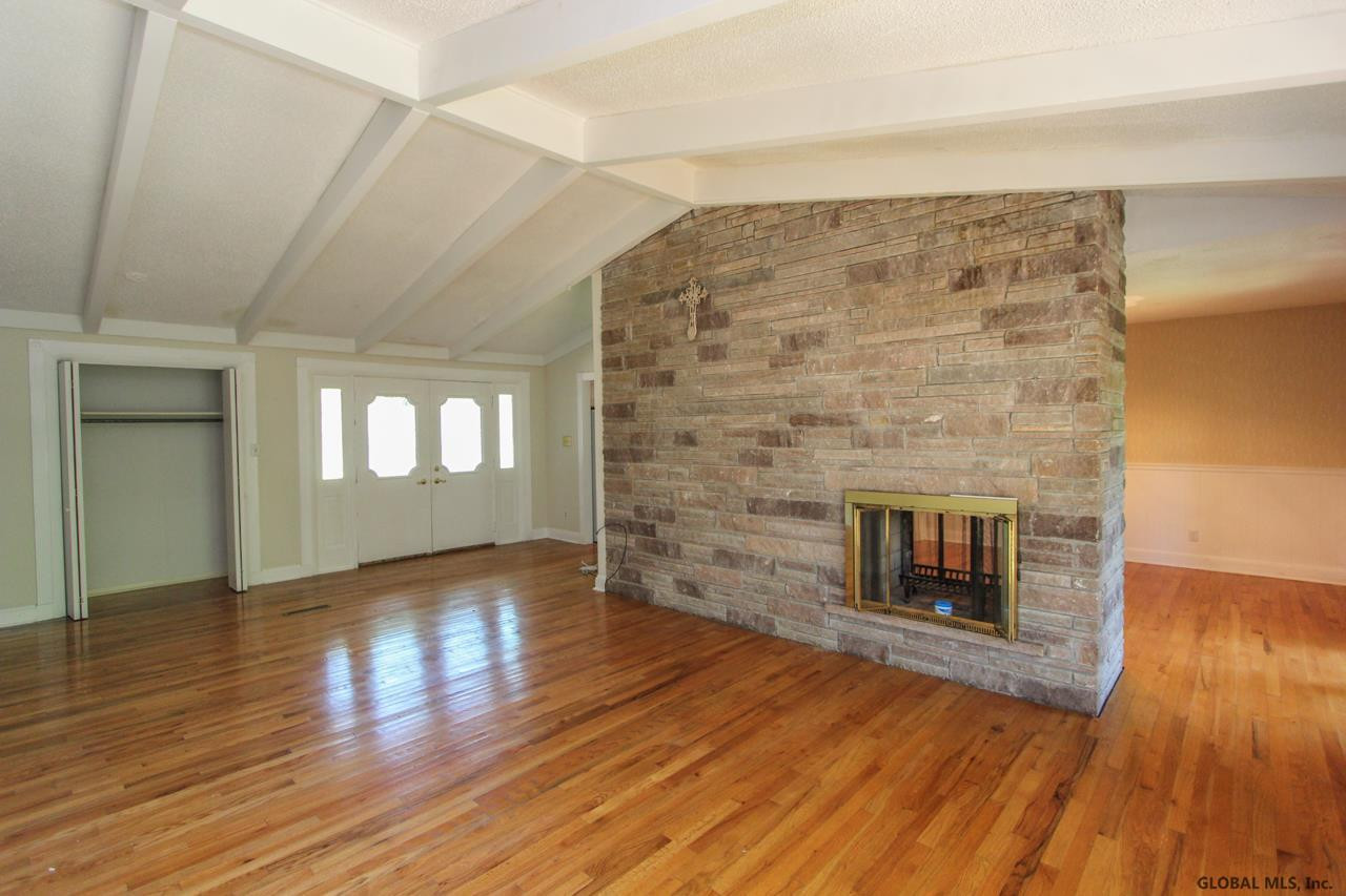 280 Golf Course Road Amsterdam, NY 12010 - Photo 2 of 25 Photo 2