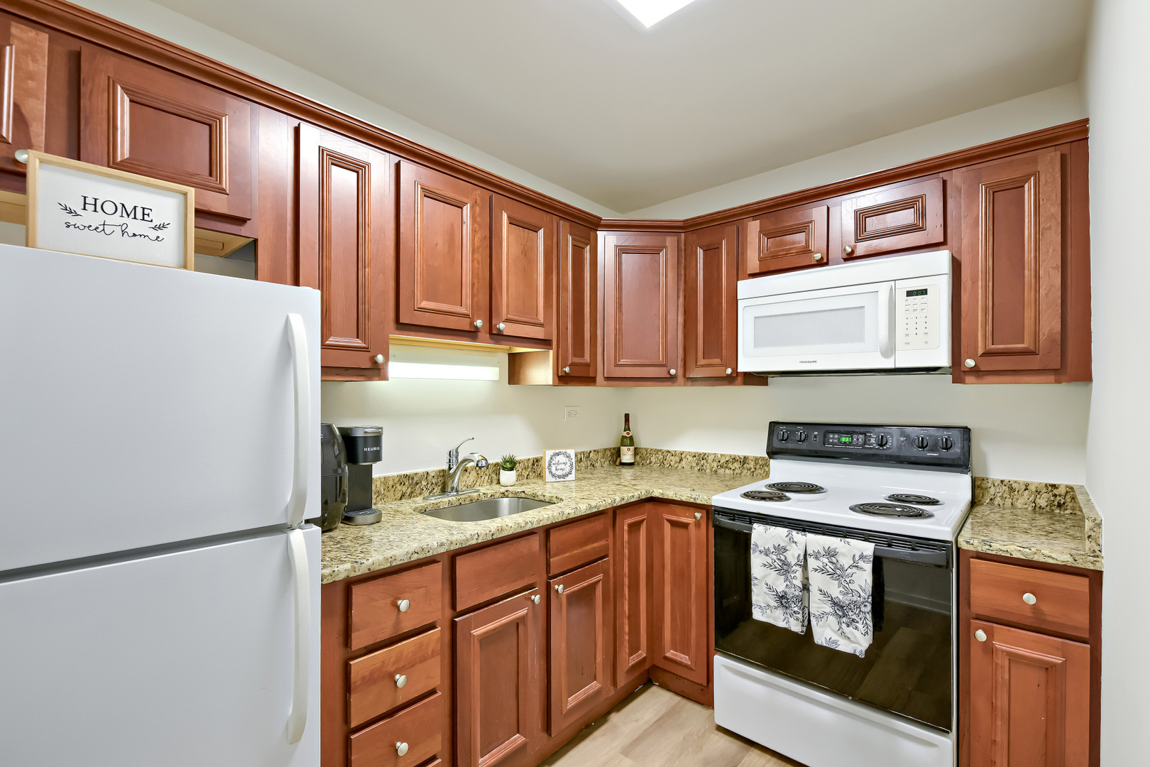 720 West Gordon Terrace, Unit 3R Chicago, IL 60613 - Photo 6 of 11
