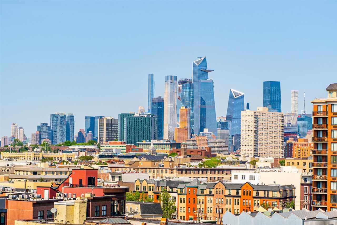 a picture of city view