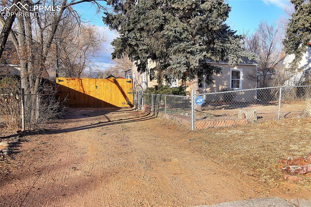 824 Alexander Road Colorado Springs, CO 80909 - Photo 3 of 27