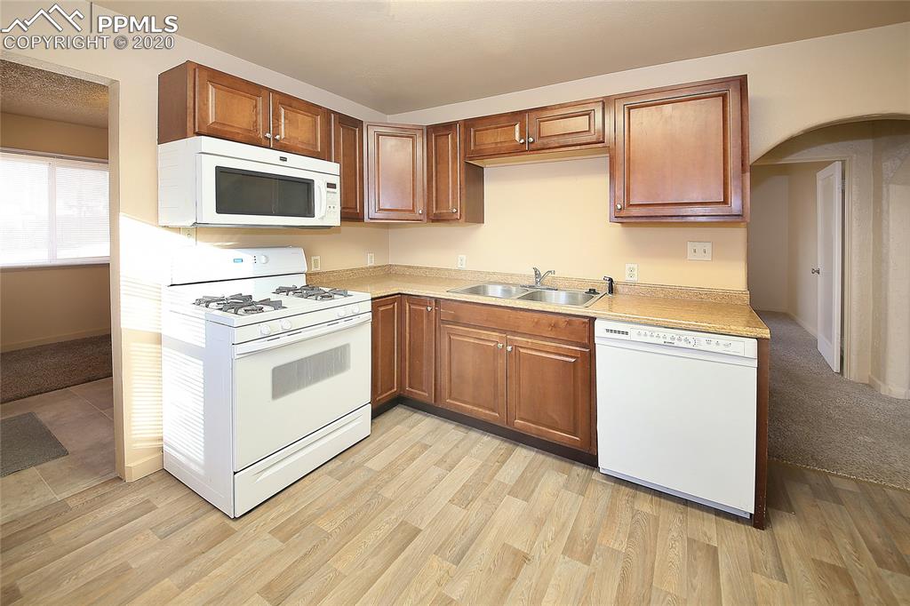 824 Alexander Road Colorado Springs, CO 80909 - Photo 9 of 27