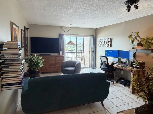 $1,875 | 3640 Northwest 9th Street, Unit 505, Miami, FL 33125