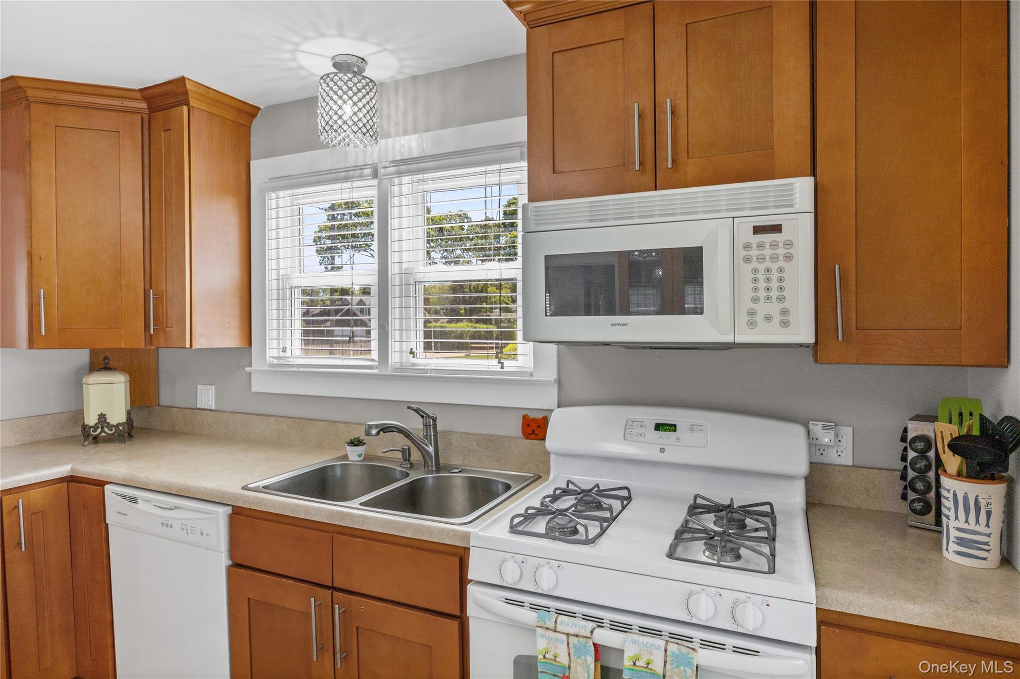83 Beach Road Riverhead, NY 11901 - Photo 10 of 23