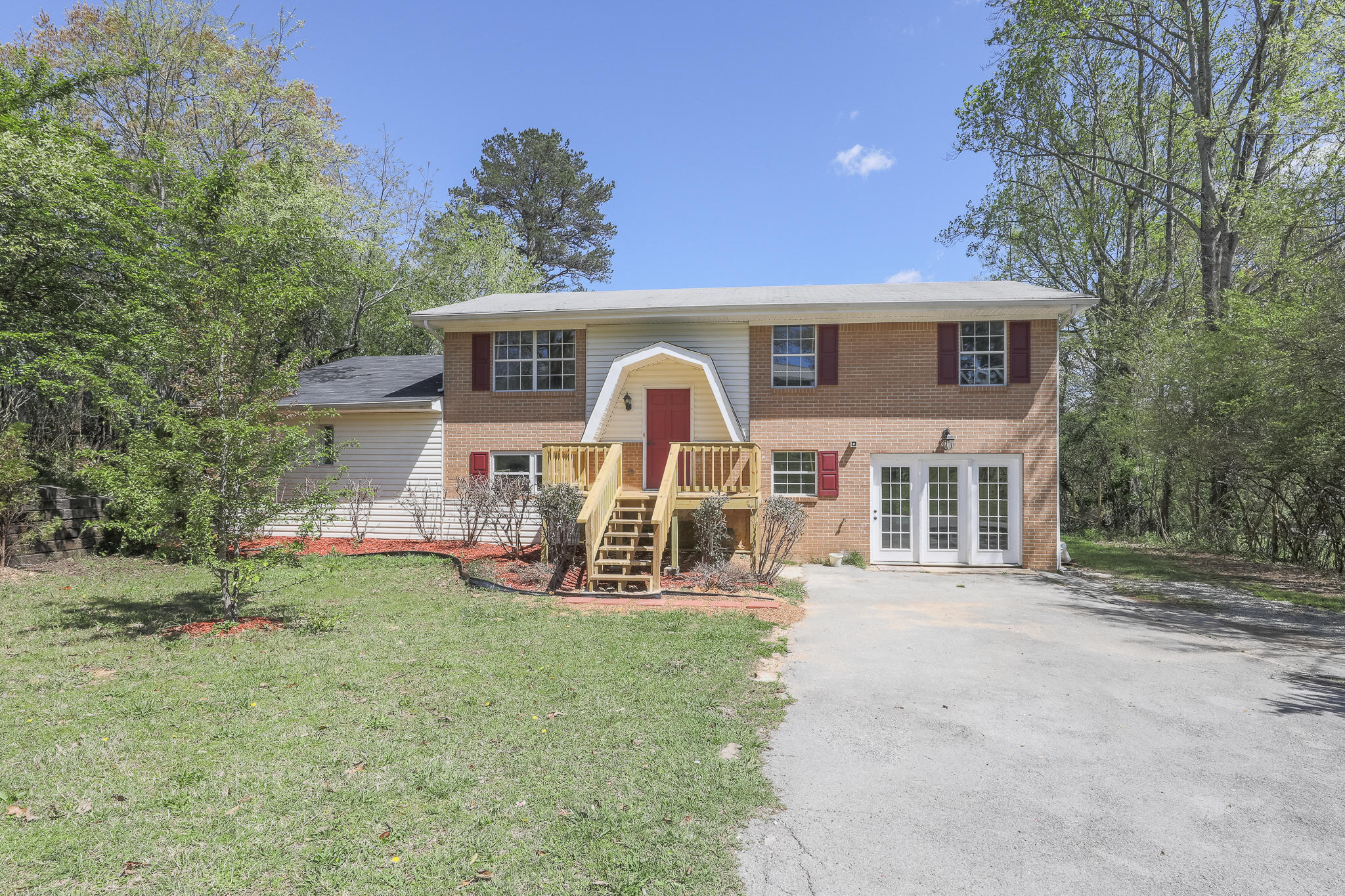 1601 North Chester Road Hixson, TN 37343 - Photo 2 of 23 849A2245