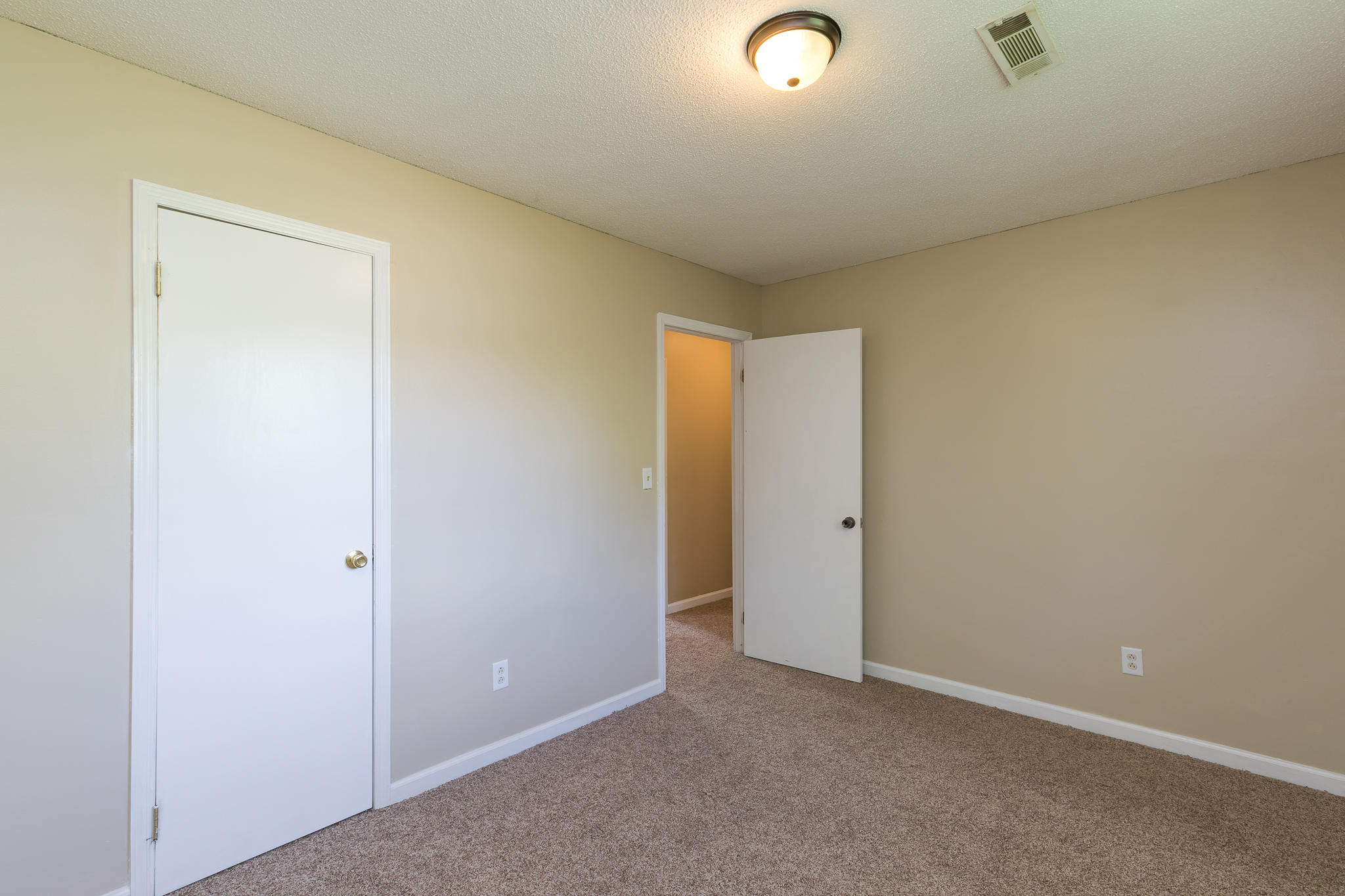 1601 North Chester Road Hixson, TN 37343 - Photo 11 of 23 BEDROOM #1 UPSTAIRS