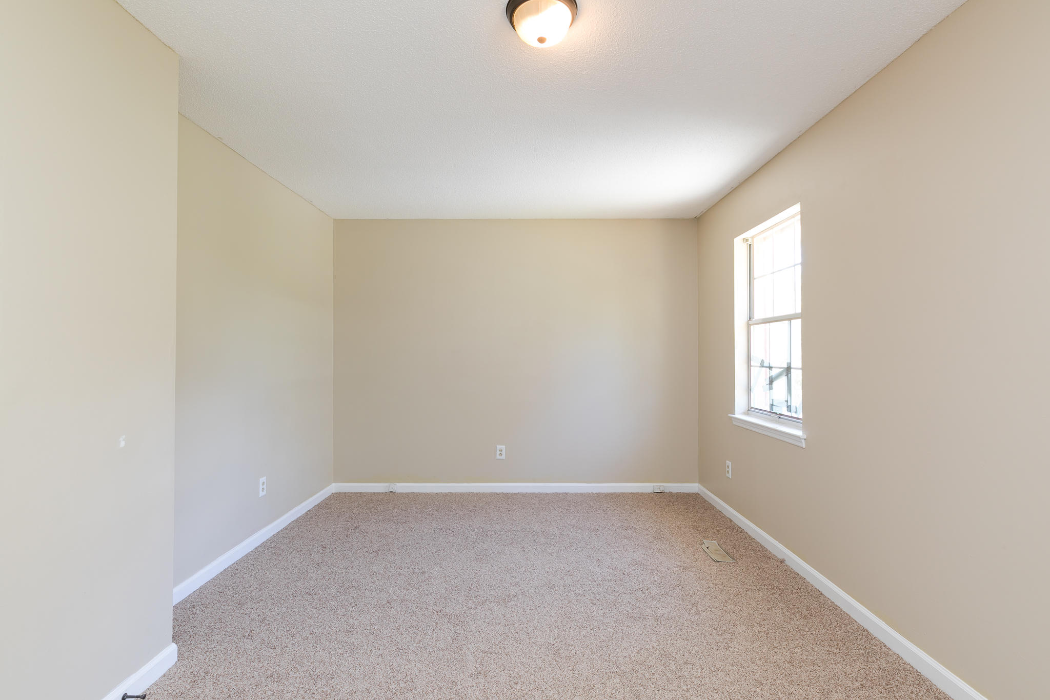 1601 North Chester Road Hixson, TN 37343 - Photo 13 of 23 BEDROOM #2 UPSTAIRS