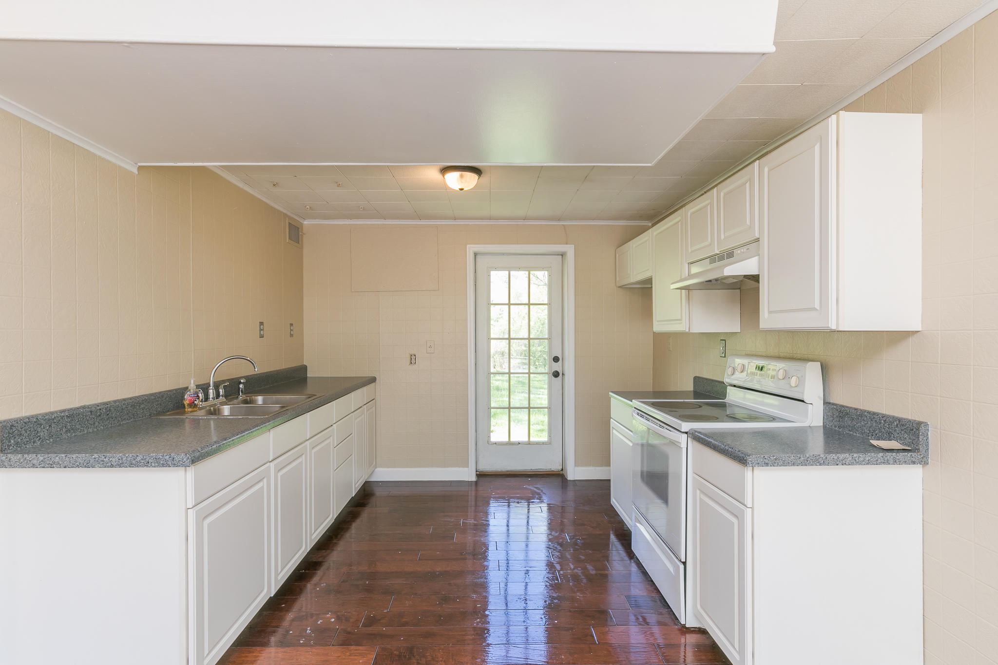 1601 North Chester Road Hixson, TN 37343 - Photo 15 of 23 KITCHEN MAIN LEVEL