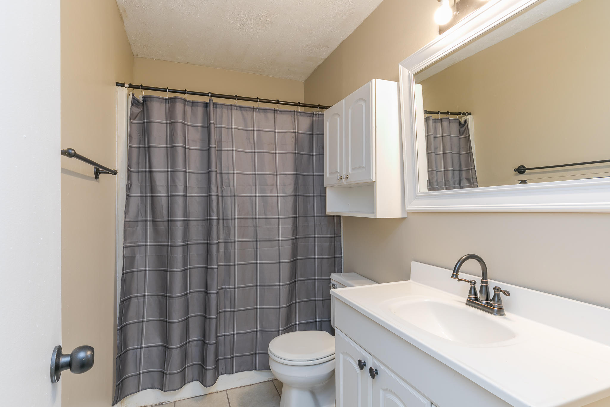 1601 North Chester Road Hixson, TN 37343 - Photo 20 of 23 FULL BATH MAIN LEVEL