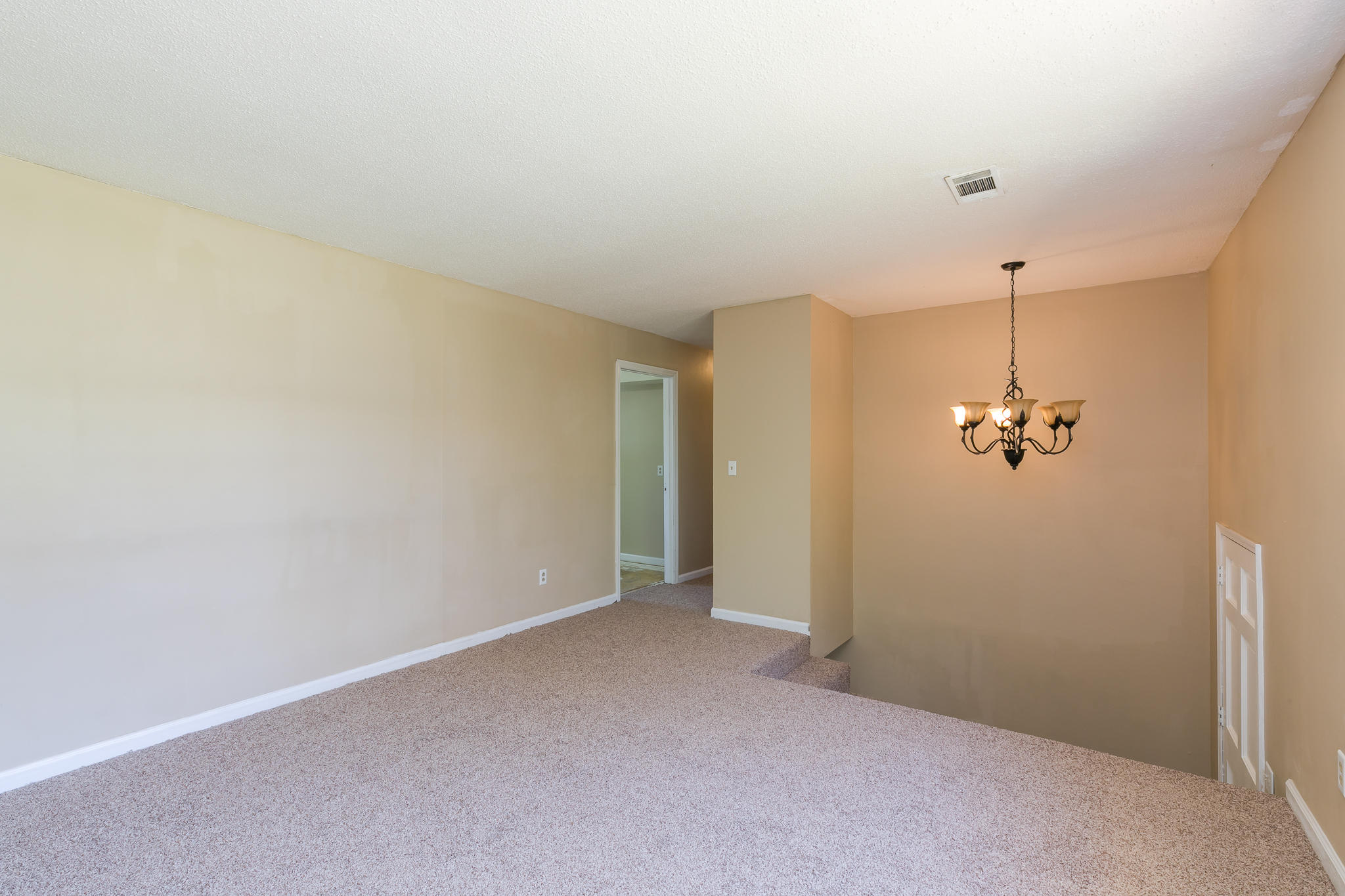 1601 North Chester Road Hixson, TN 37343 - Photo 8 of 23 LIVING ROOM UPSTAIRS