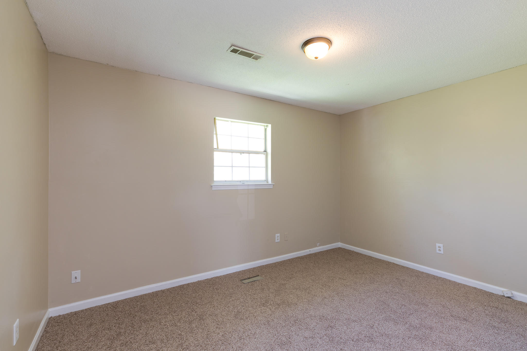 1601 North Chester Road Hixson, TN 37343 - Photo 10 of 23 BEDROOM #1 UPSTAIRS