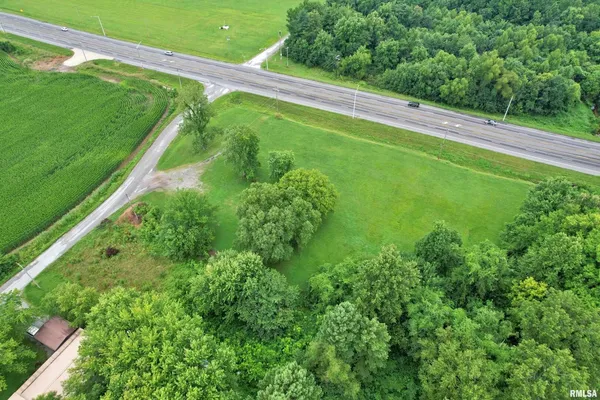 a view of a yard with a small yard