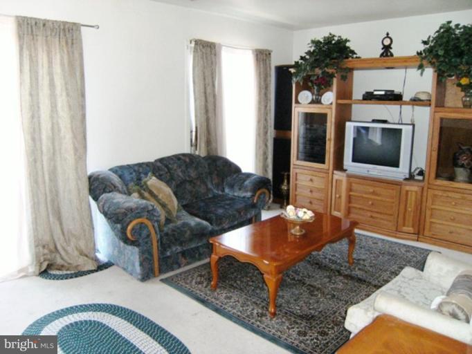 19634 Club Lake Road Montgomery Village, MD 20886 - Photo 11 of 23 Living Room