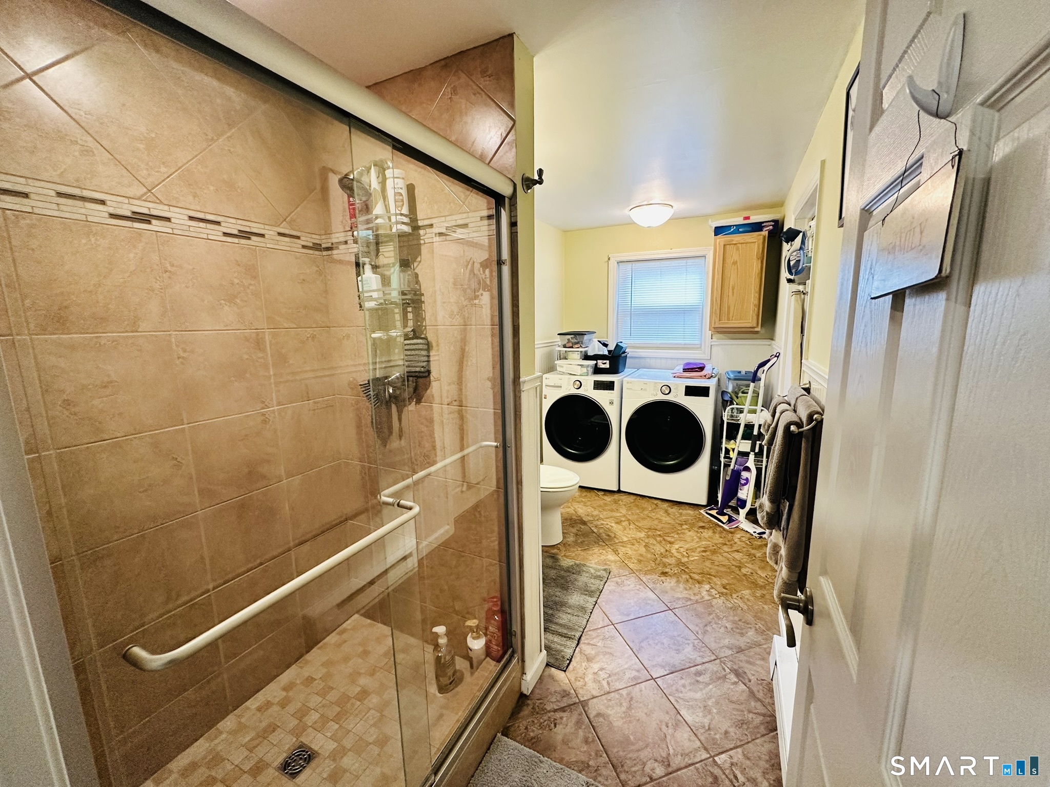 172 Old Farms Road Southington, CT 06489 - Photo 17 of 26 Lower-level full bath with washer/dryer
