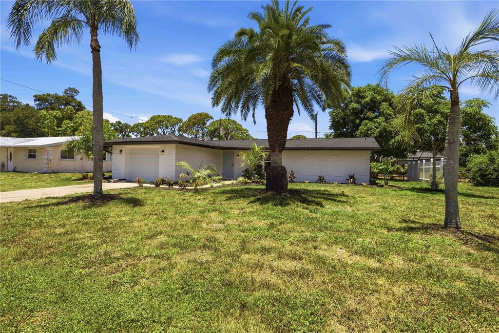 386 Cabana Road Venice, FL 34293 - Photo 3 of 56