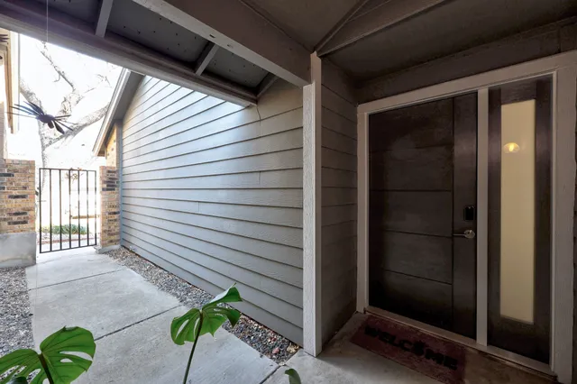 $1,800 | 7256 Coronado Circle, Austin, TX 78752